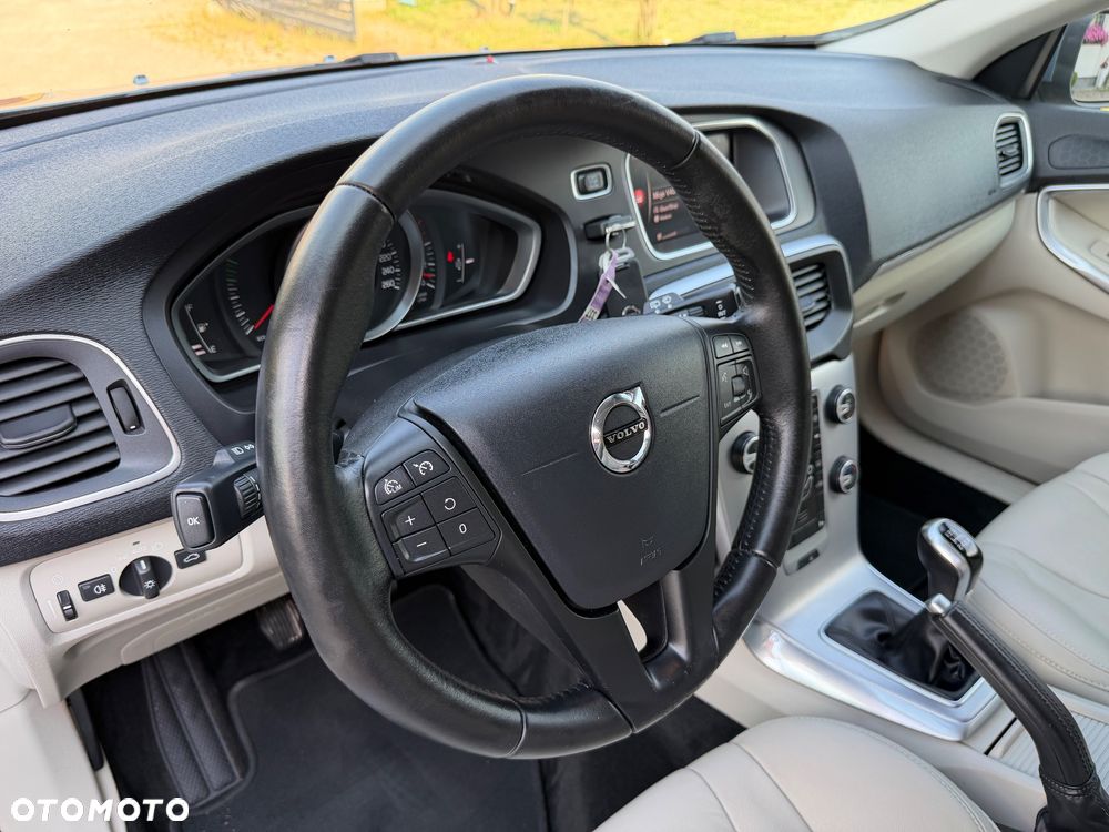 Volvo V40 D3 Momentum - 23