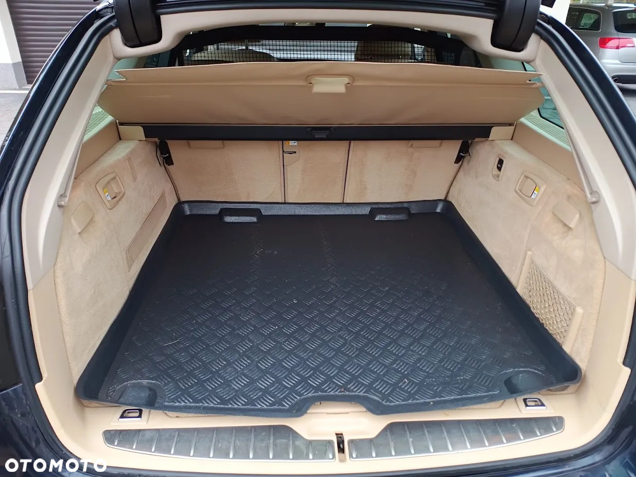 BMW Seria 5 528i Touring - 13