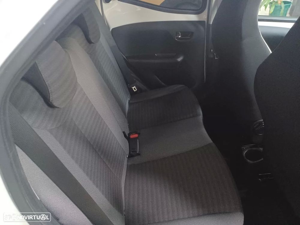 Toyota Aygo 1.0 X-Clusiv - 25