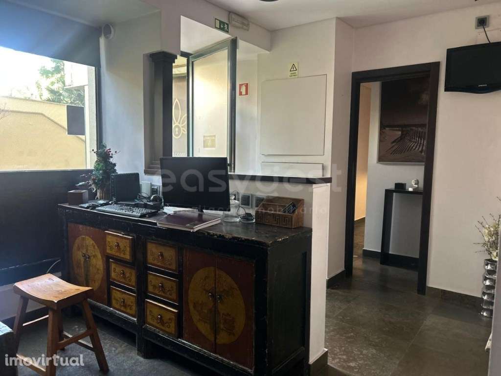 Espaço Comercial com 9 gabinetes situado em Parede, Cascais - Grande imagem: 3/20