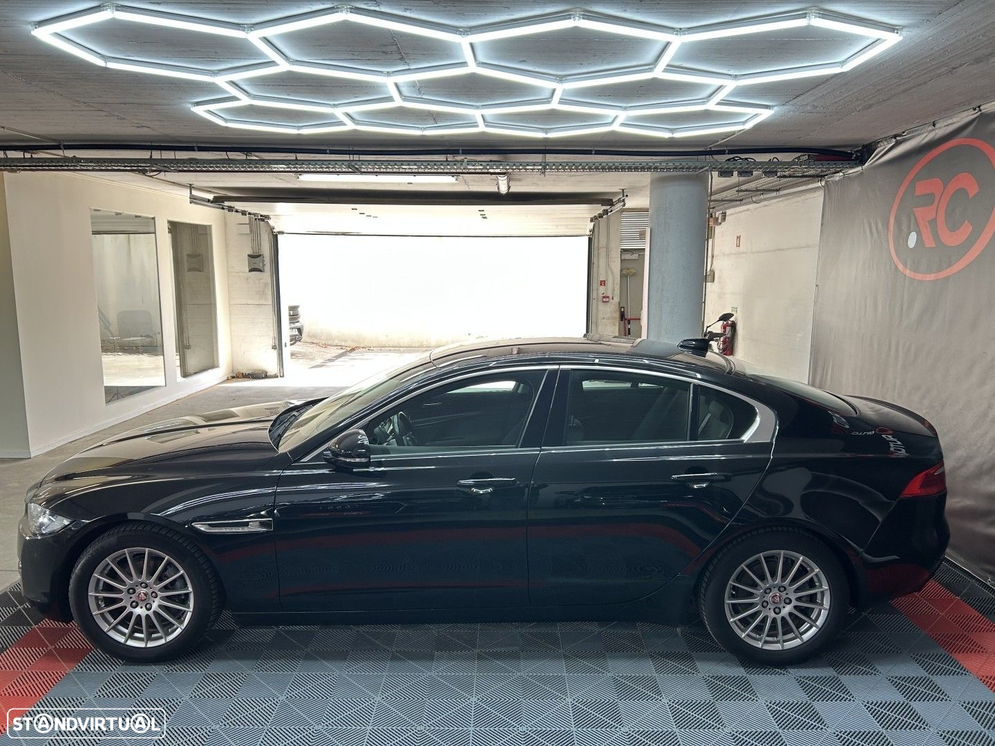 Jaguar XE 2.0 D Prestige - 5