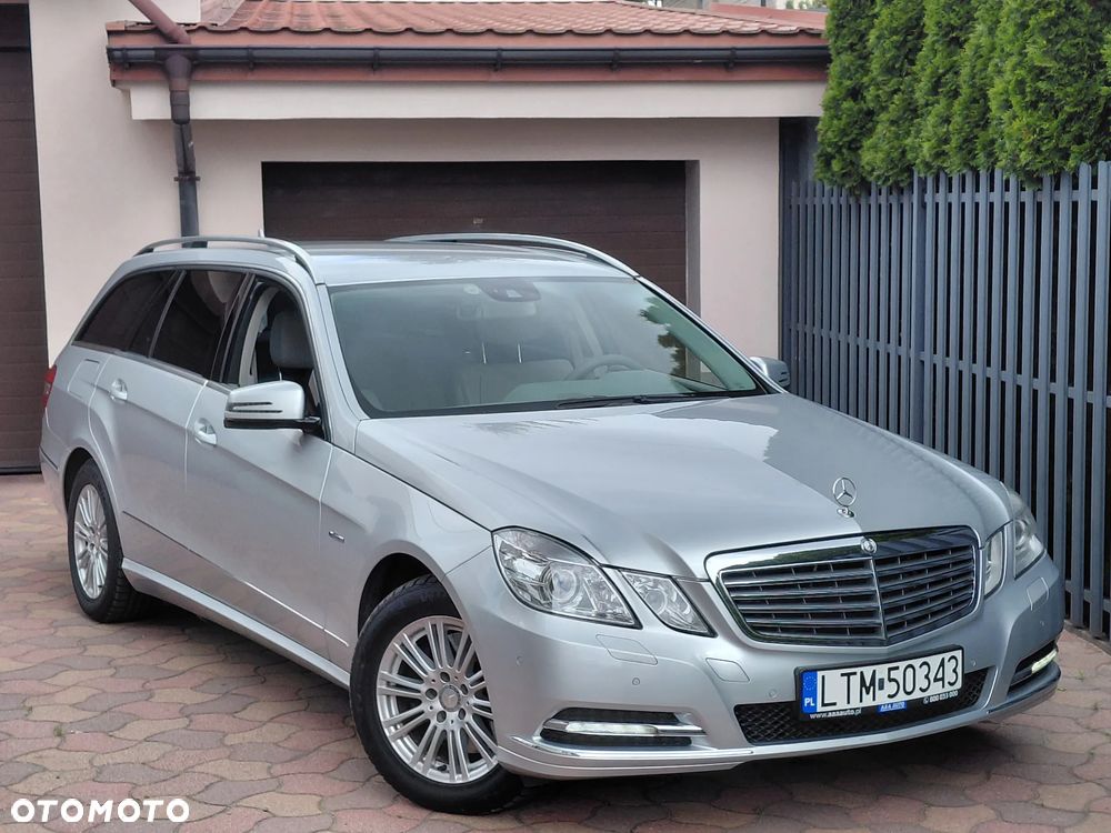 Mercedes-Benz Klasa E 300 CDI DPF BlueEFFICIENCY 7G-TRONIC Elegance - 3