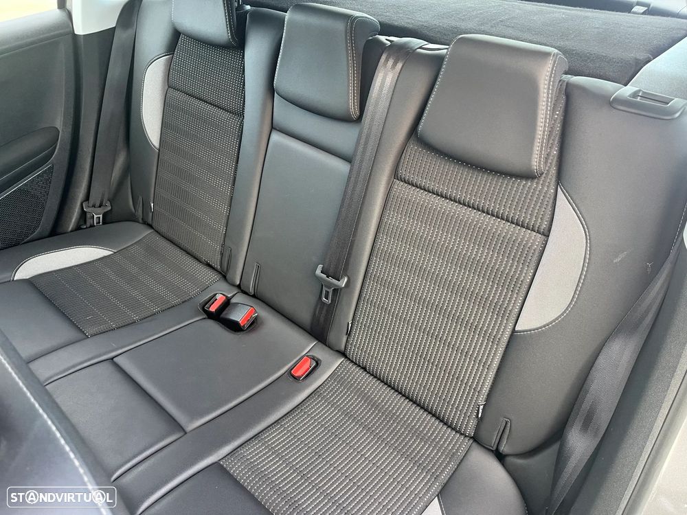 Peugeot 2008 1.2 PureTech Allure EAT6 - 10
