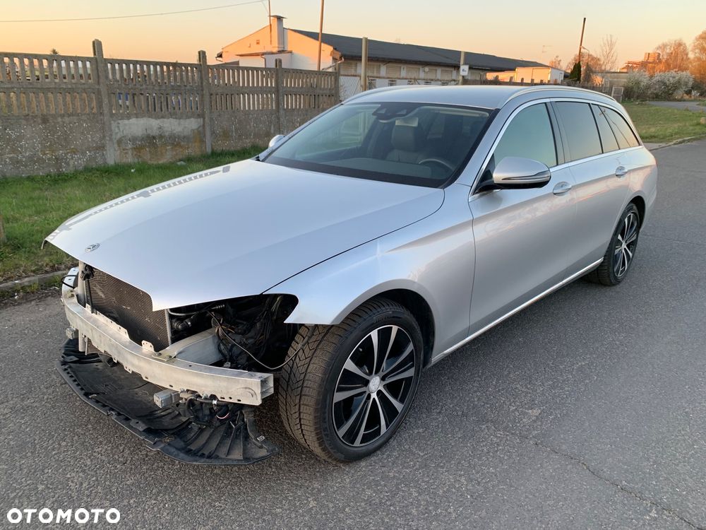 Mercedes-Benz Klasa E 220 d 4-Matic Avantgarde - 6