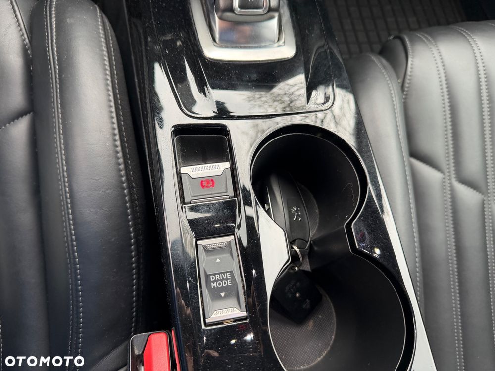 Peugeot 2008 PureTech 155 EAT8 GT - 17