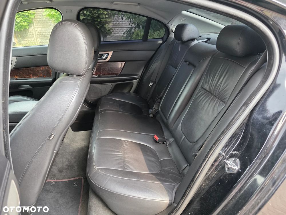 Jaguar XF 2.7 V6 D Premium Luxury - 8