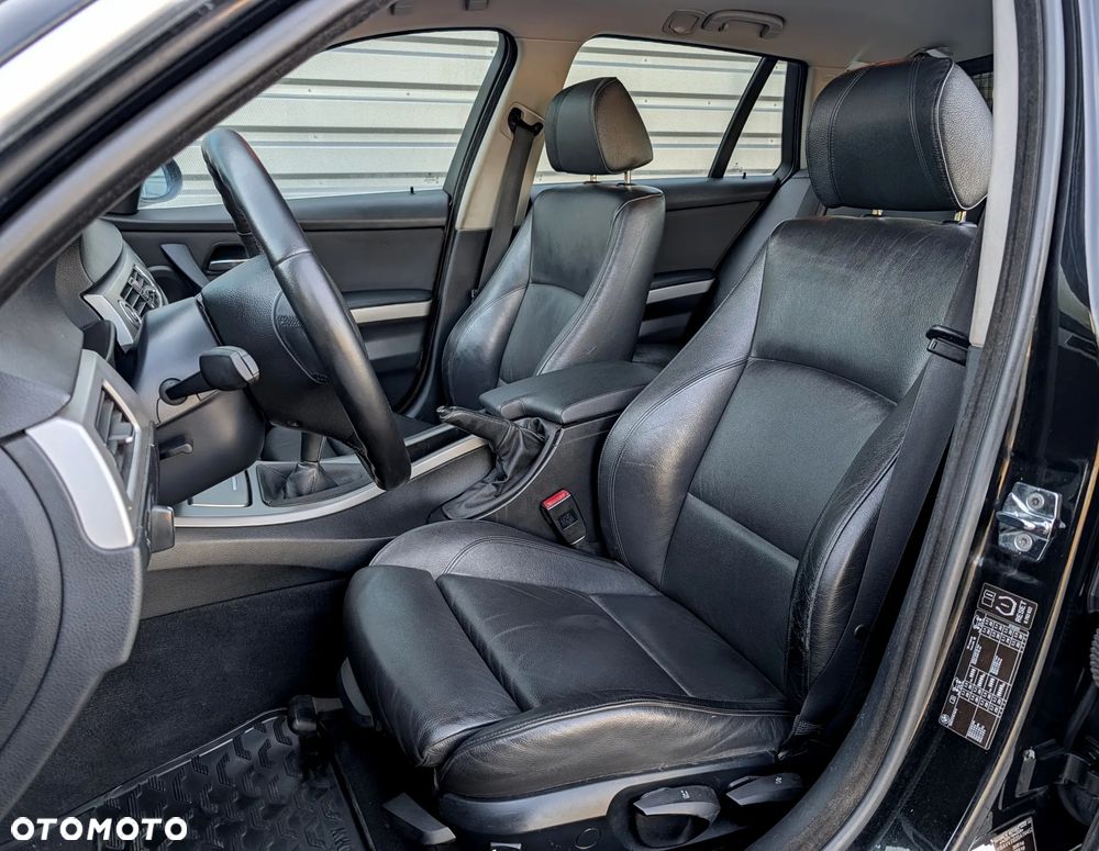 BMW Seria 3 325i Edition Exclusive - 7
