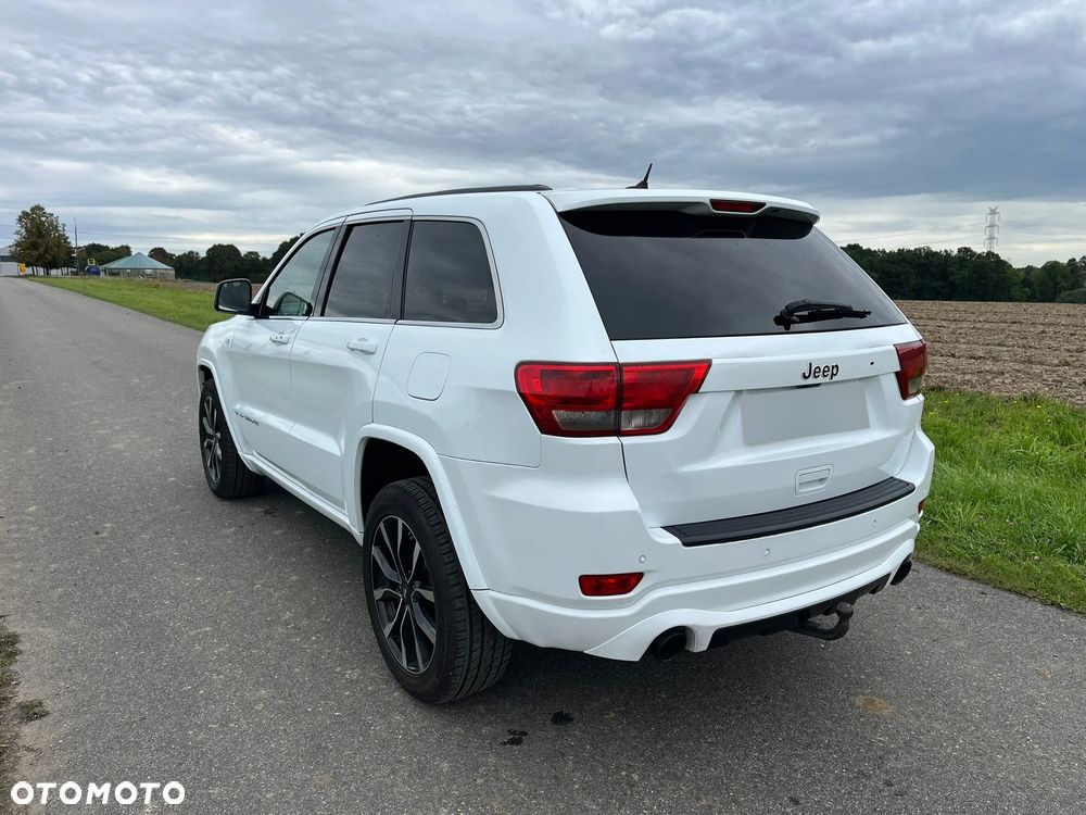Jeep Grand Cherokee - 24