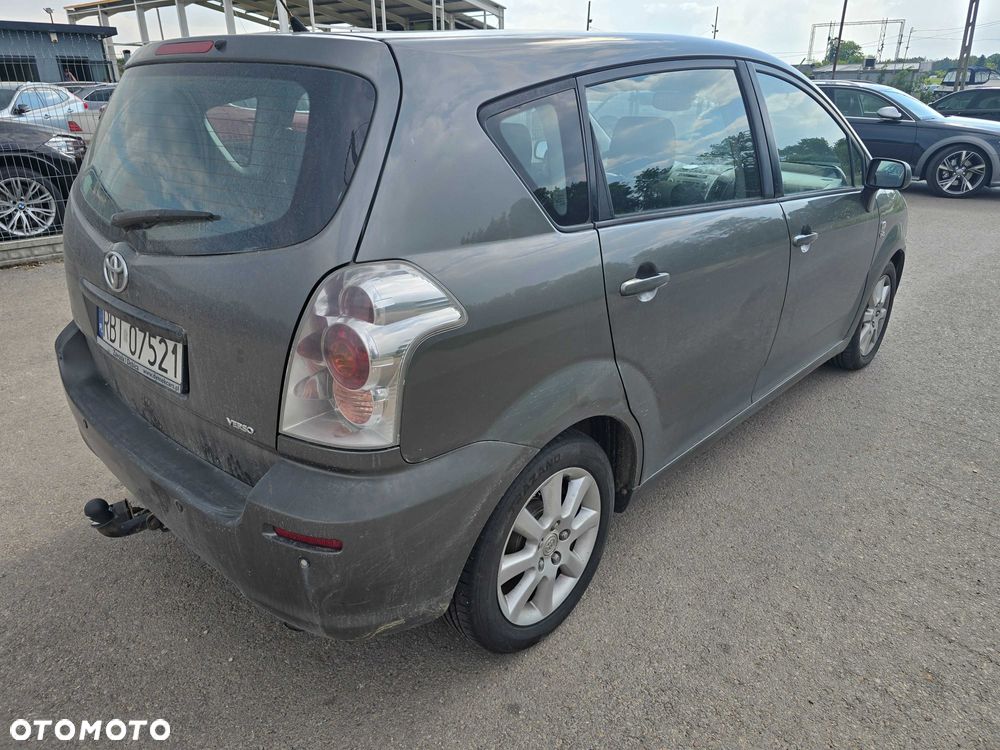Toyota Corolla Verso - 3