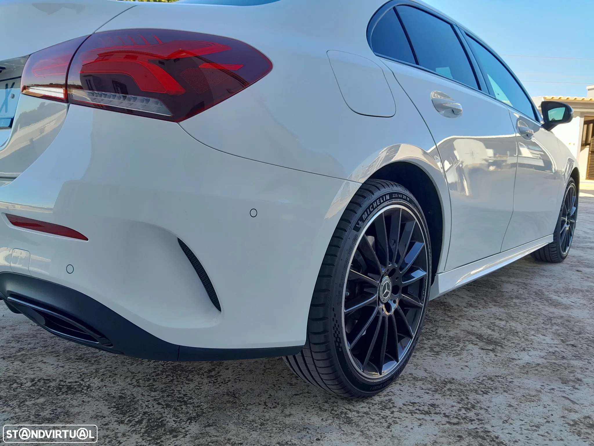 Mercedes-Benz A 250 Limousine e AMG Line - 11