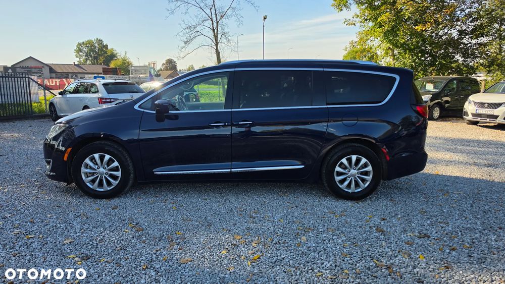 Chrysler Pacifica - 3