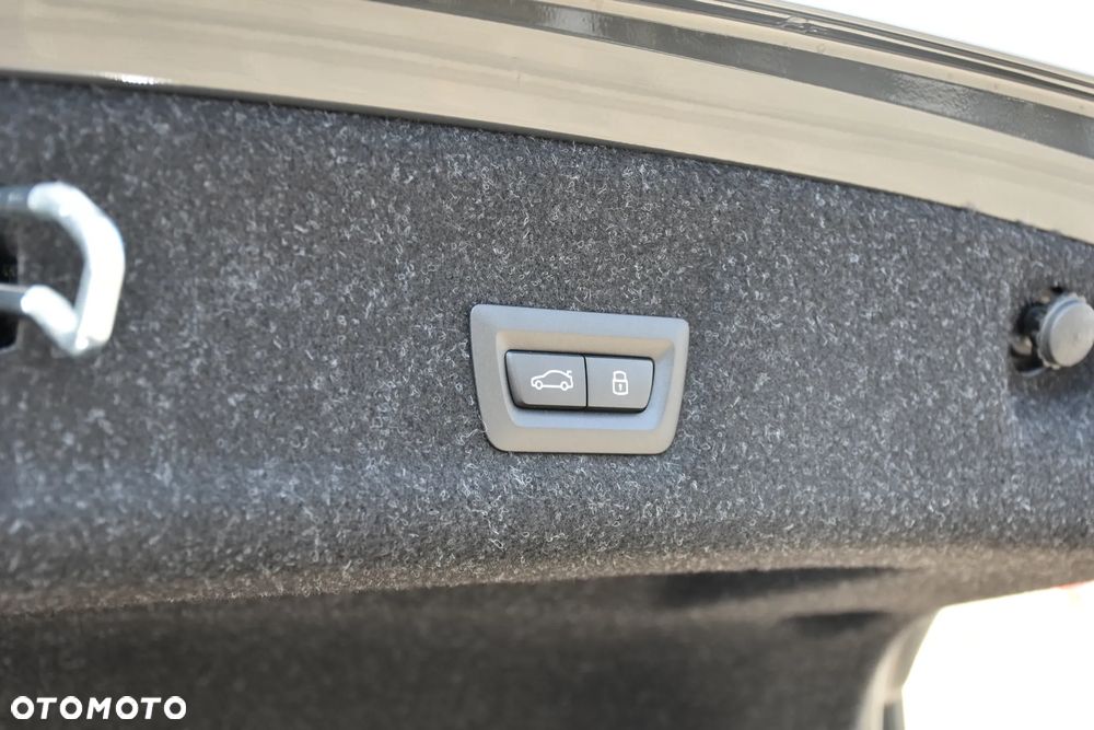 BMW Seria 3 330i xDrive M Sport - 25