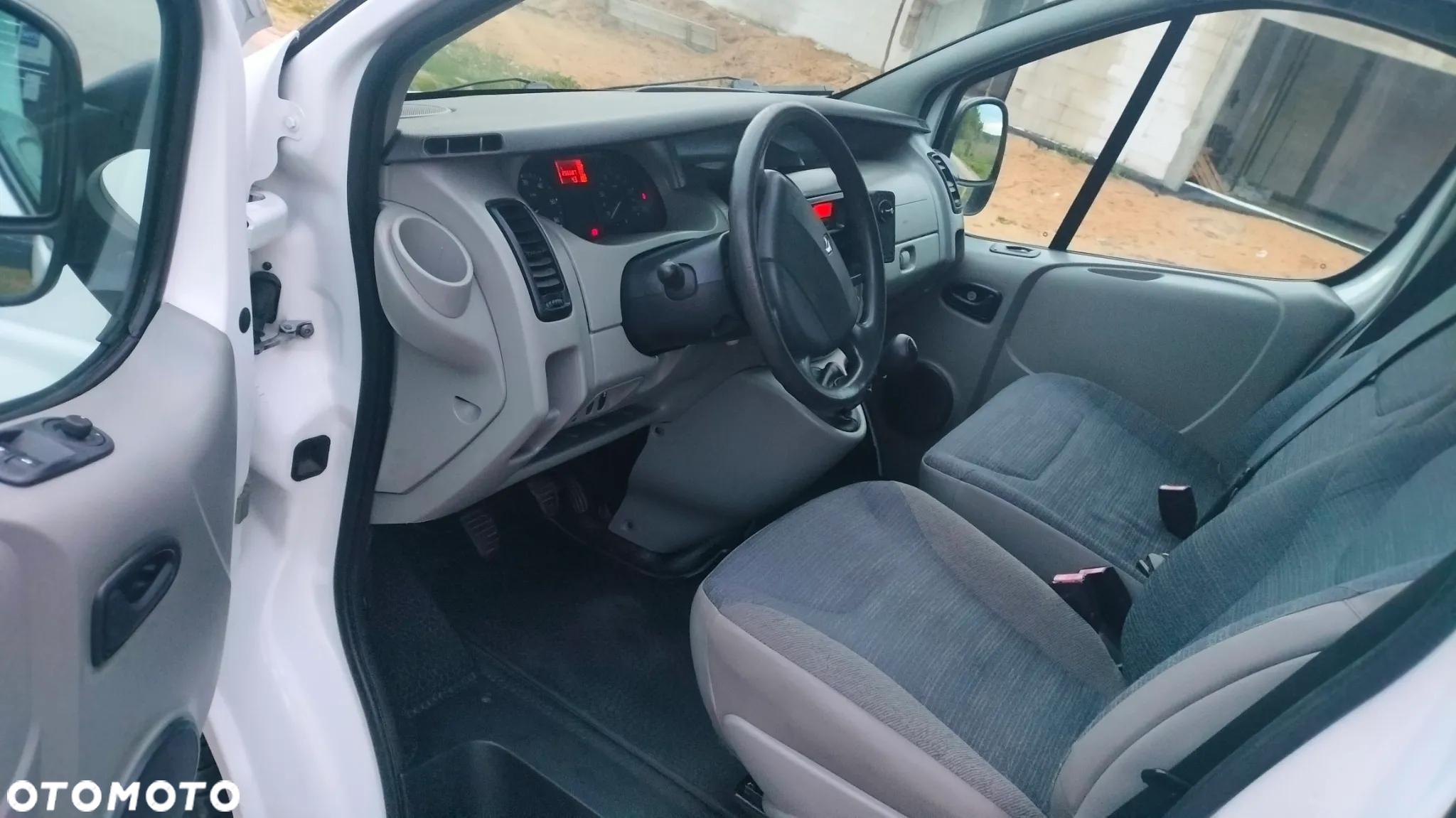 Renault TRAFIC - 12