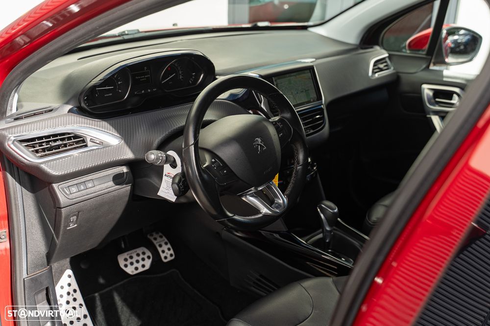 Peugeot 2008 1.2 PureTech Allure EAT6 - 14