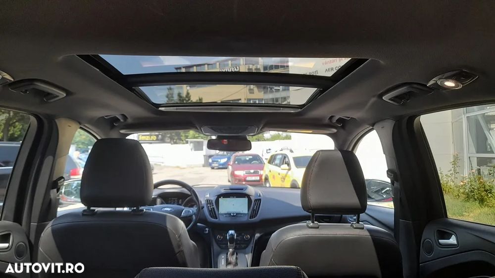Ford Kuga 2.0 TDCi 4WD Powershift ST-Line - 29