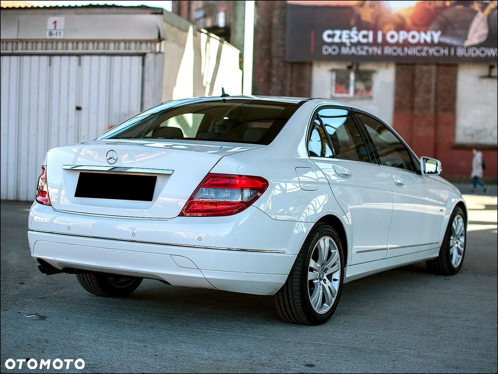 Mercedes-Benz Klasa C 180 BlueEFFICIENCY 7G-TRONIC Avantgarde - 9