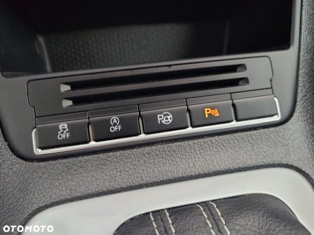 Volkswagen Tiguan - 32