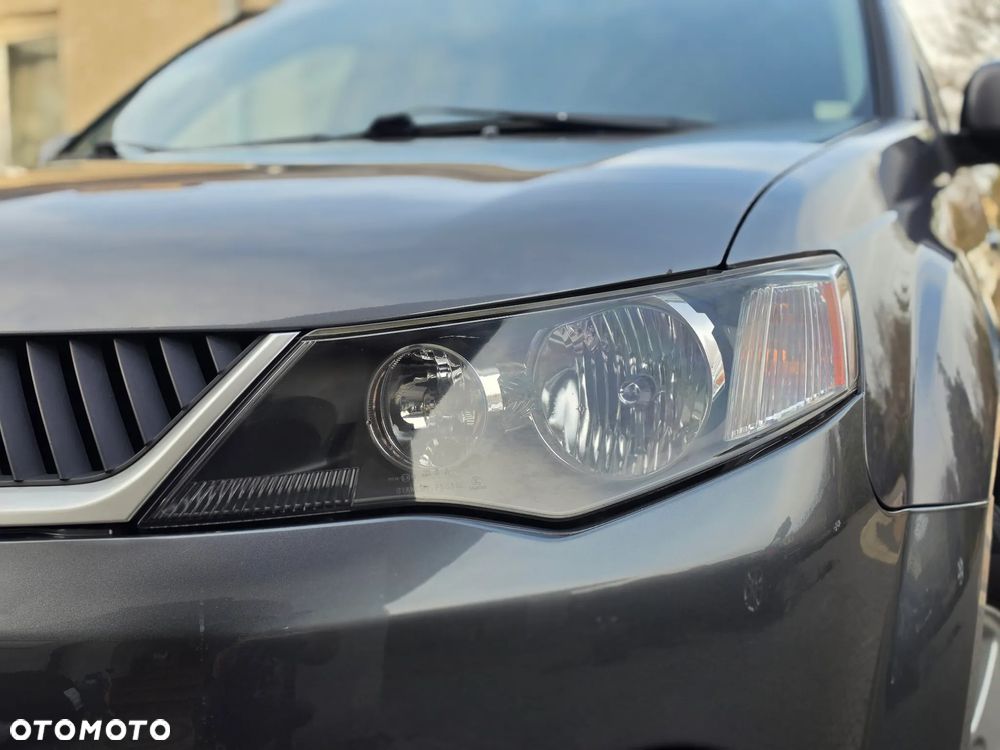 Mitsubishi Outlander - 4