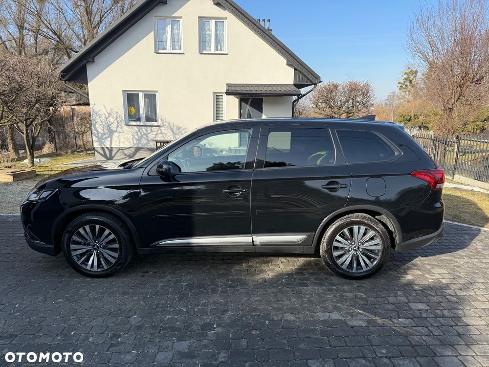 Mitsubishi Outlander - 3