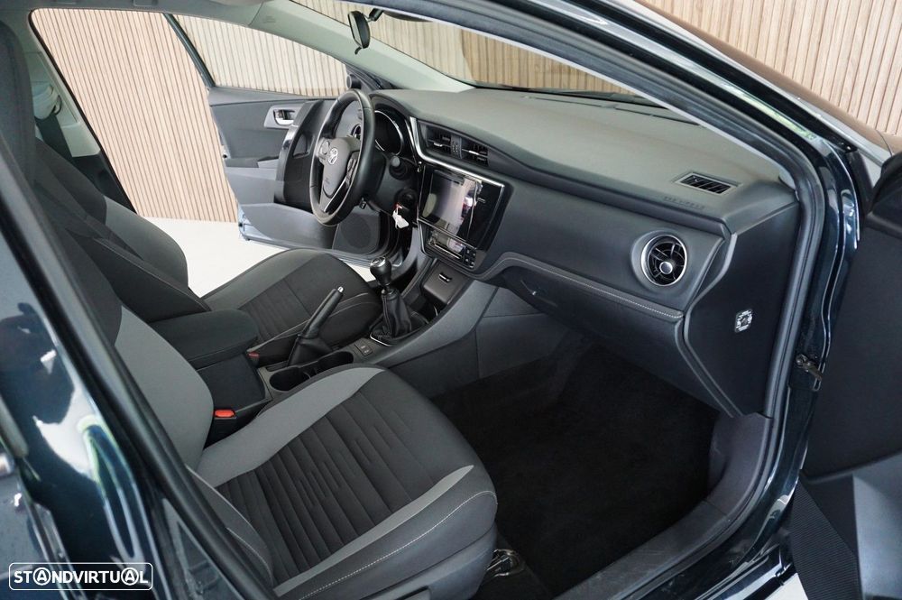 Toyota Auris 1.2 Turbo Design Edition - 11