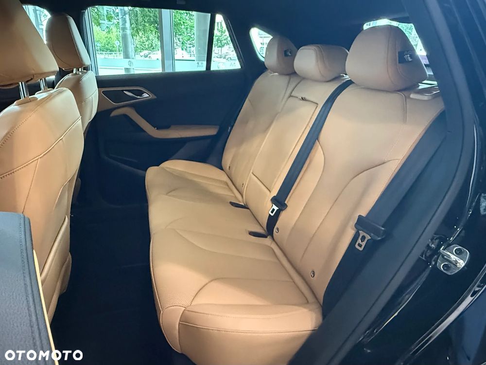MG HS 1.5T HEV+ Exclusive - 11
