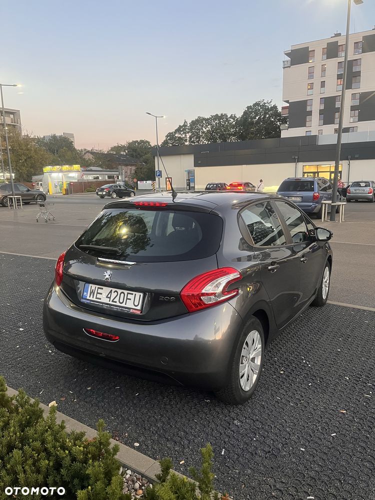 Peugeot 208 - 5