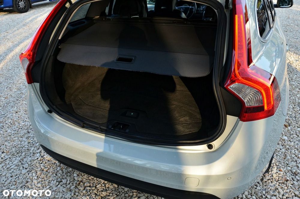 Volvo V60 D3 Summum - 34