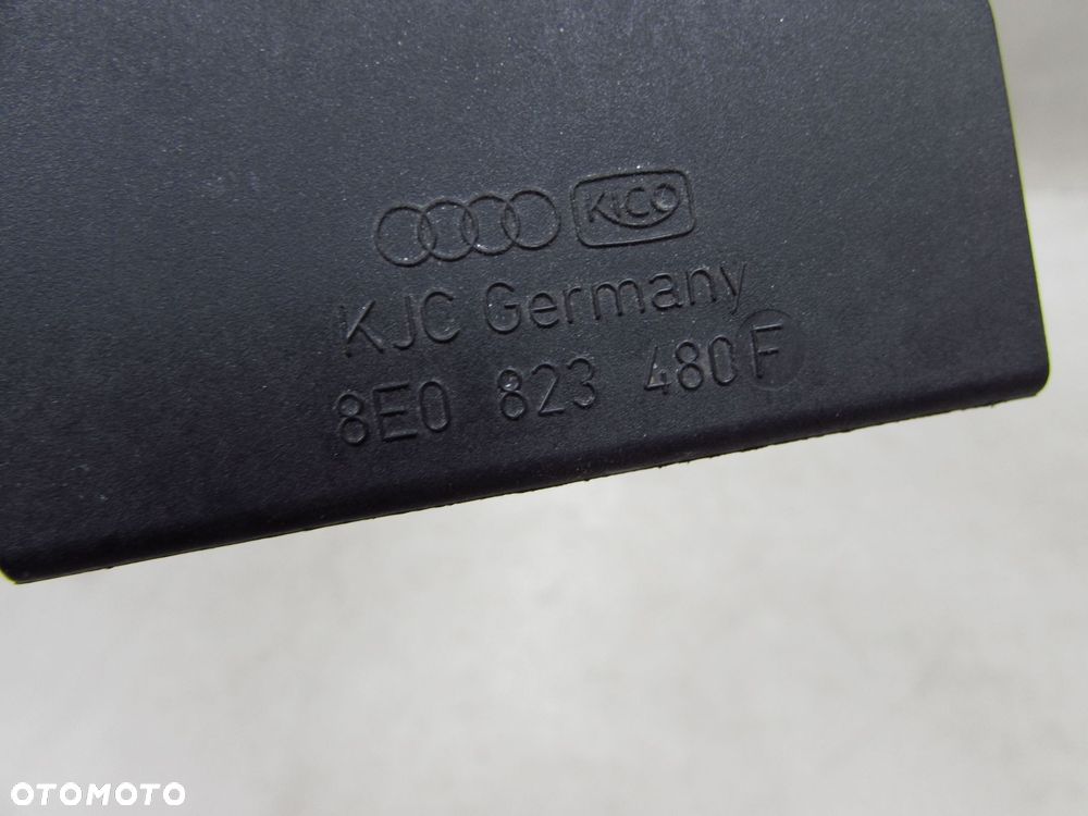 AUDI A4 B7 04-08 ZAMERK RYGIEL MASKI 8E0823480F - 7