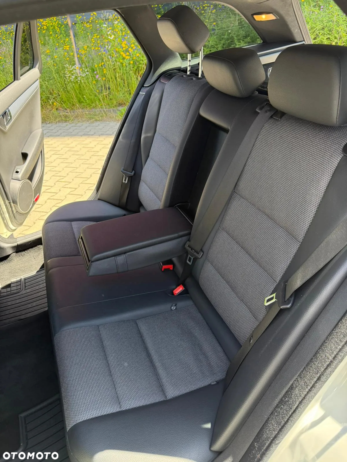 Mercedes-Benz Klasa C 180 T CGI Automatik BlueEFFICIENCY Avantgarde - 18
