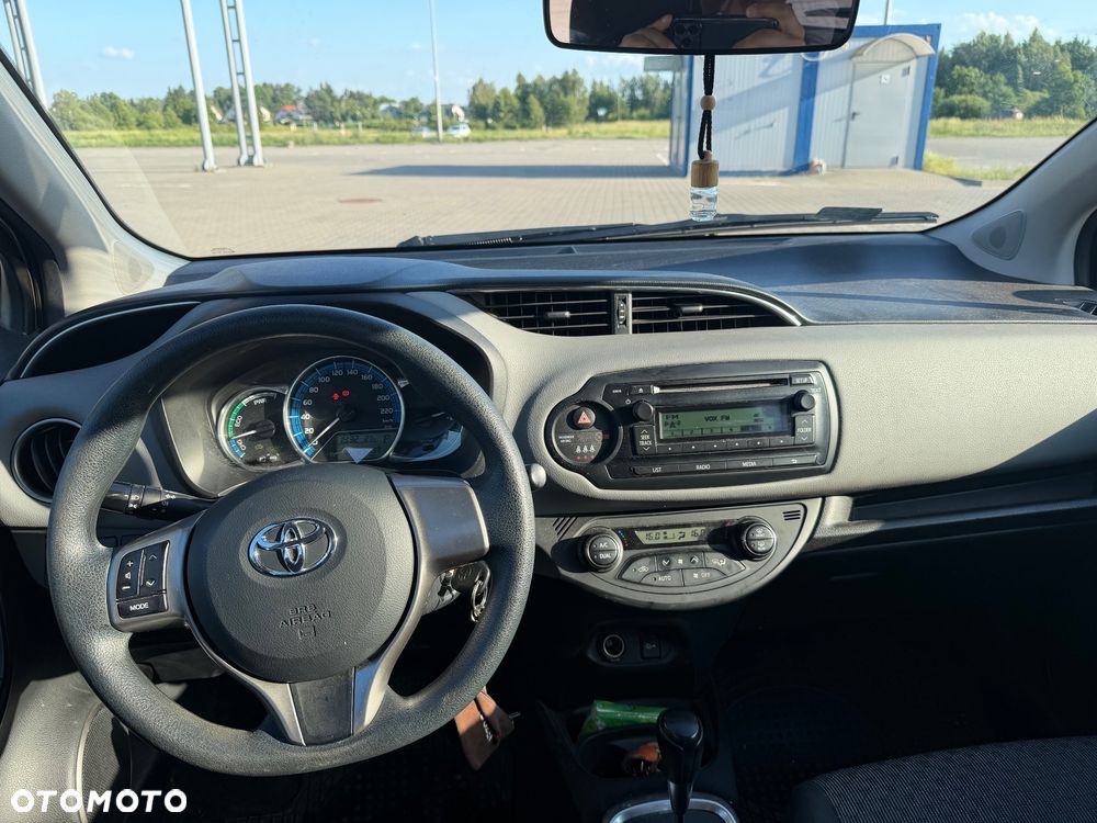 Toyota Yaris Hybrid 100 Life - 6