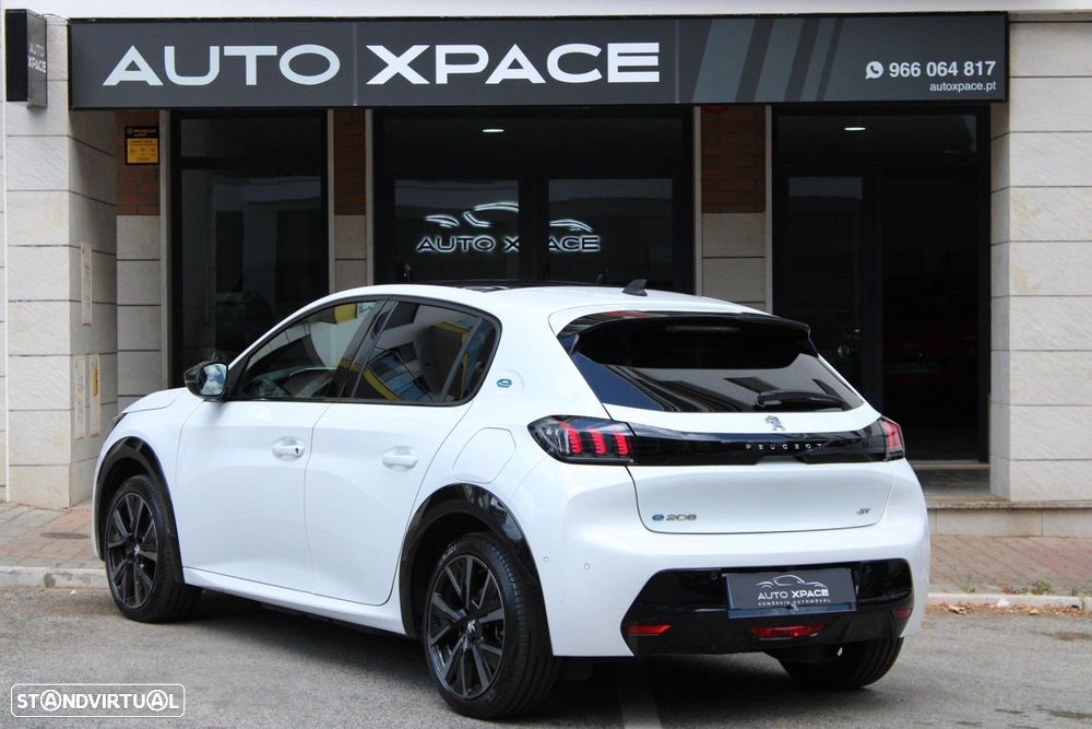 Peugeot e-208 GT+ - 3