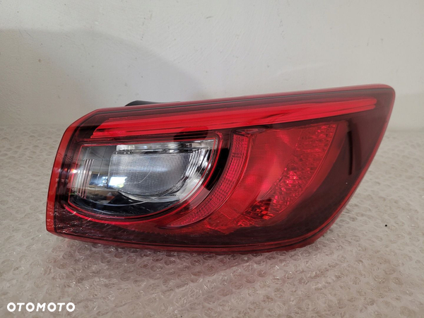 Mazda cx3 14-18 lampa tylna prawa zwykla idealna