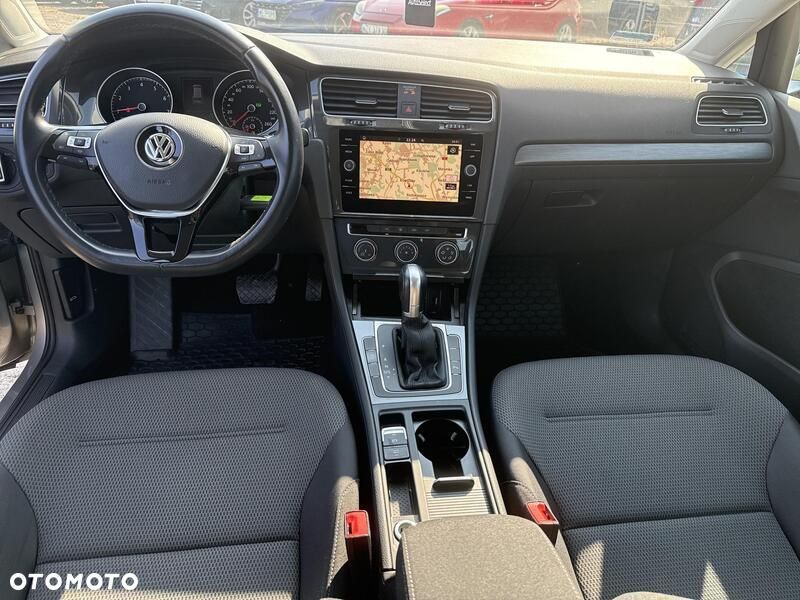 Volkswagen Golf - 22