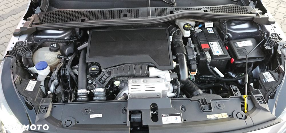 Peugeot 208 PureTech 100 EAT8 Allure - 8