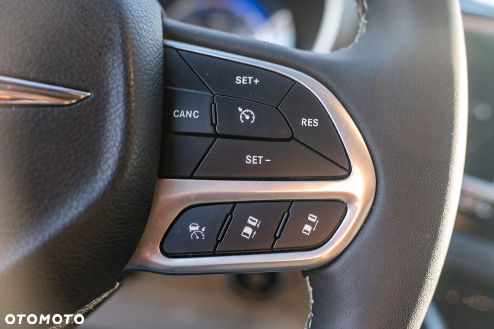 Chrysler Pacifica - 8