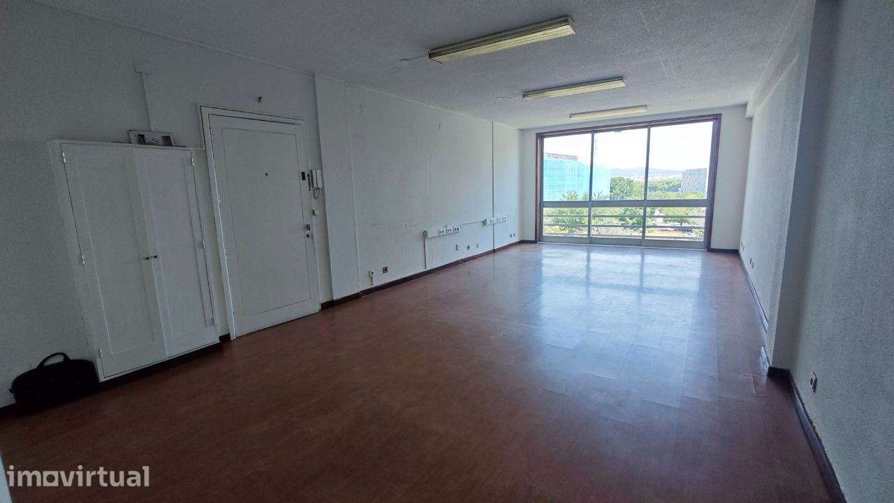 Escritório / 45m2 / Praça Flores / Porto - Grande imagem: 4/8