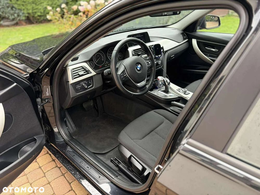 BMW Seria 3 320i Touring Sport-Aut Sport Line - 9