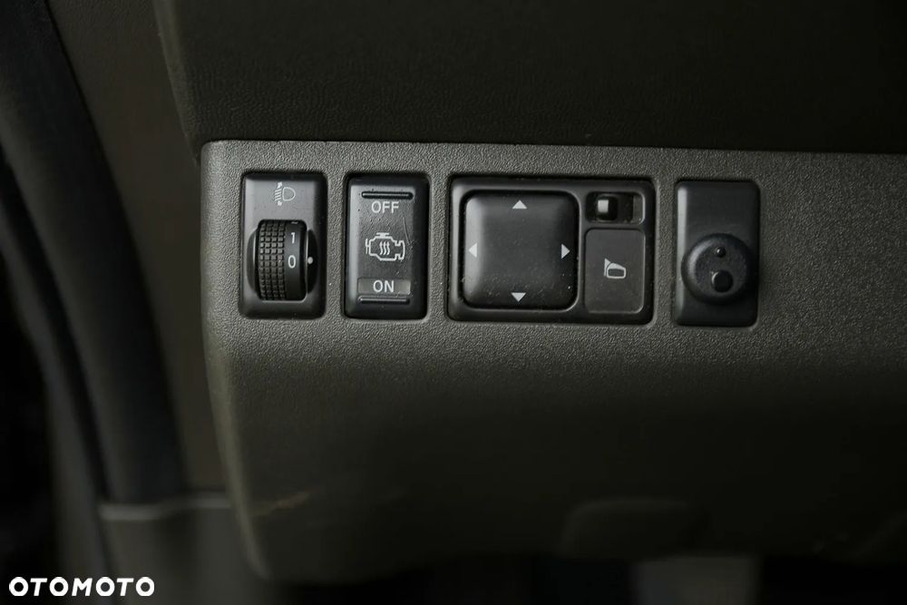 Nissan Navara 2.5 D Platinum - 23