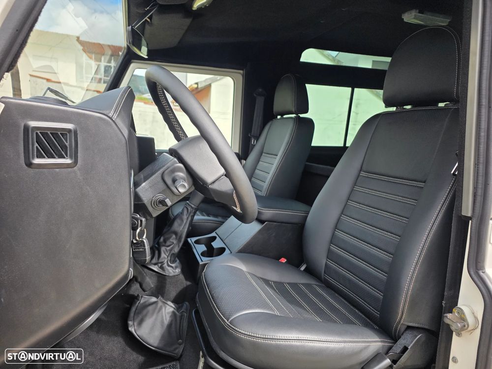 Land Rover Defender 90 2.4 CRD S - 34