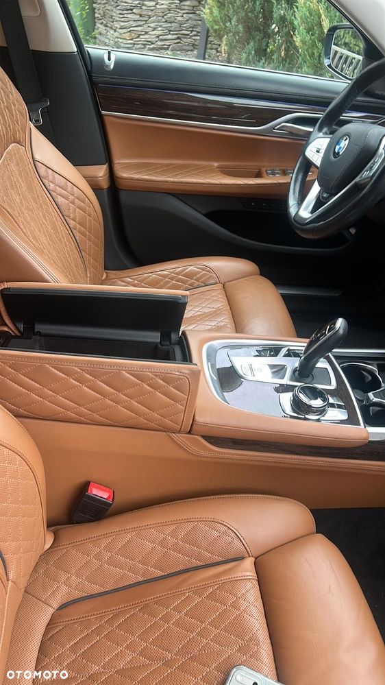 BMW Seria 7 750Li xDrive - 14
