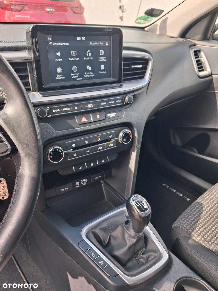 Kia Ceed - 12