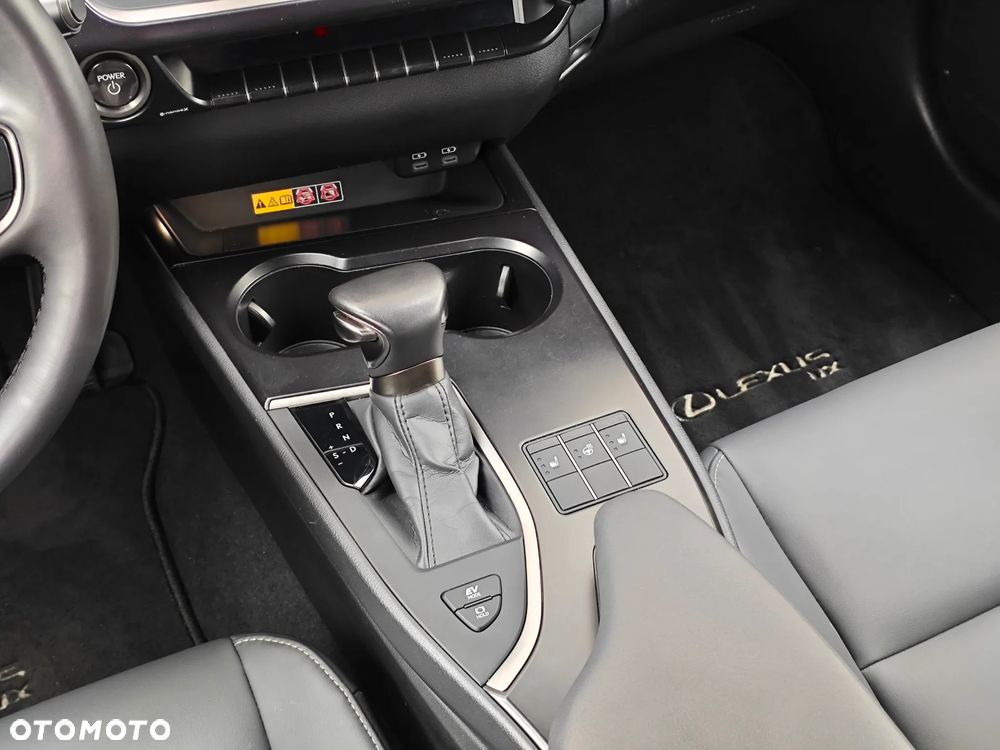 Lexus UX 250h GPF F Sport Design+ 2WD - 16