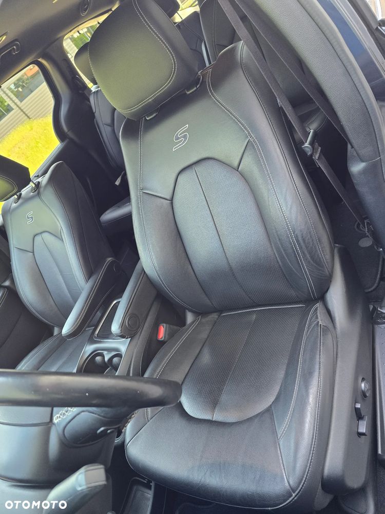 Chrysler Pacifica - 28