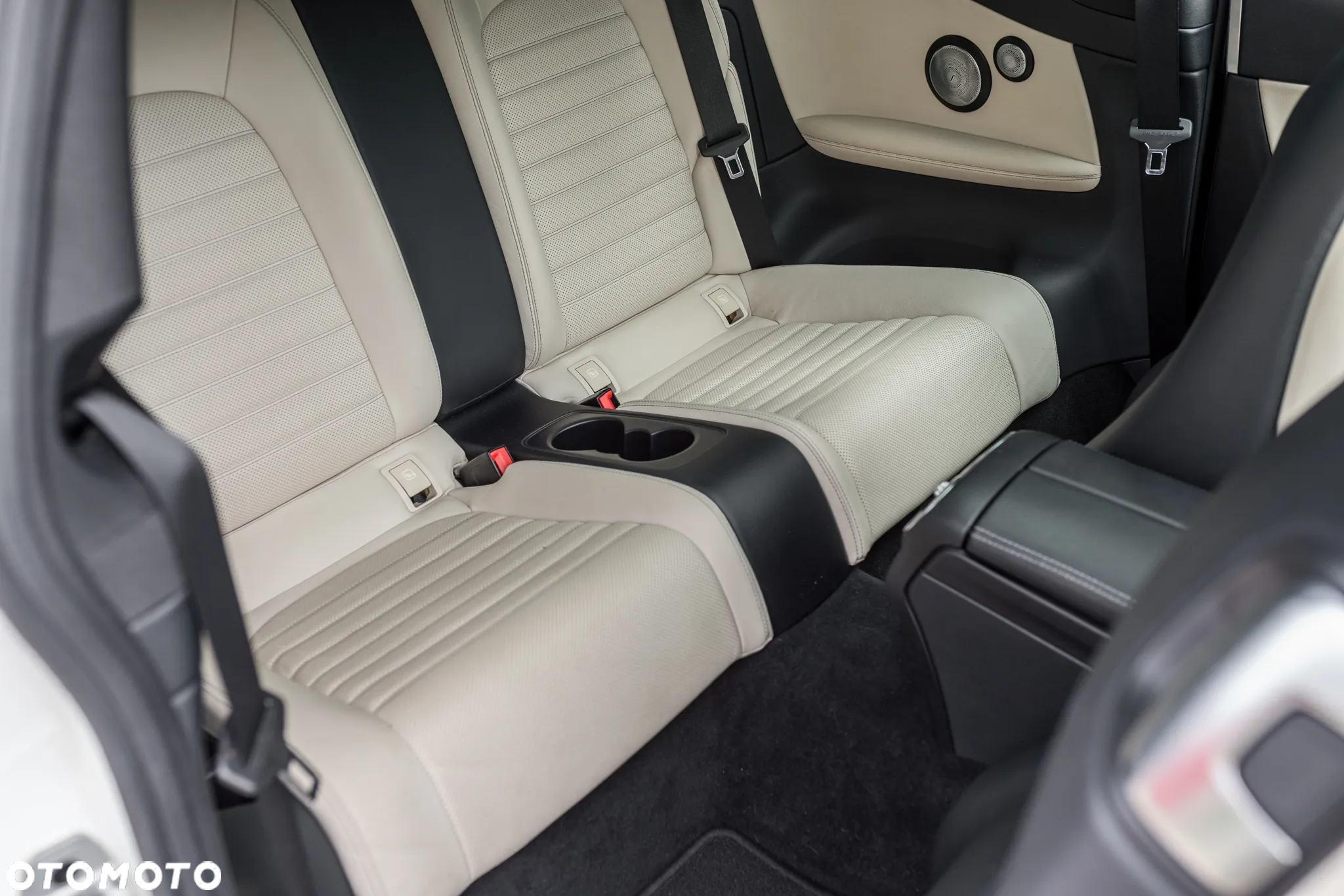 Mercedes-Benz Klasa C 300 7G-TRONIC - 32