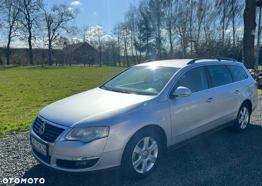 Volkswagen Passat - 1