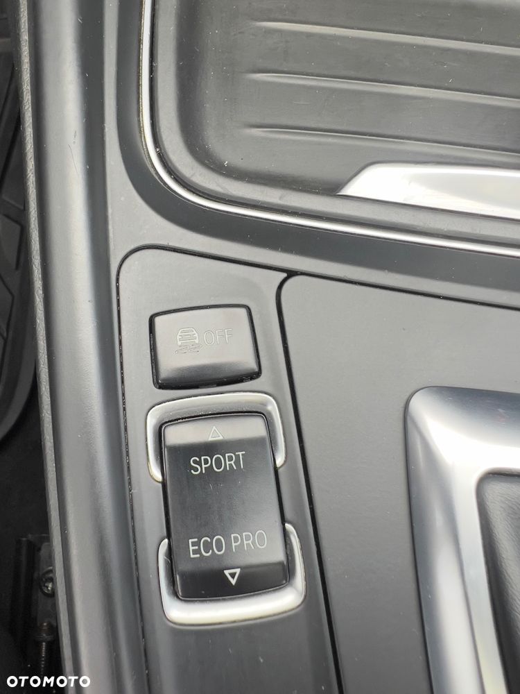 BMW Seria 3 335i Sport-Aut Luxury Line - 29