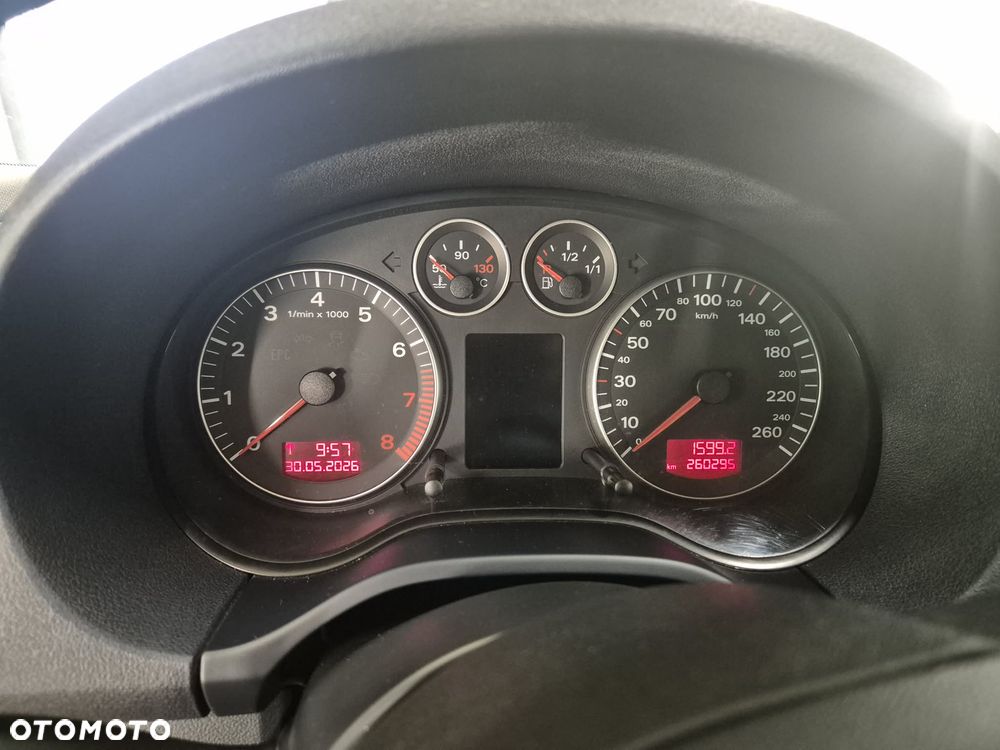 Audi A3 3-drzwiowe 1.6 Attraction - 11