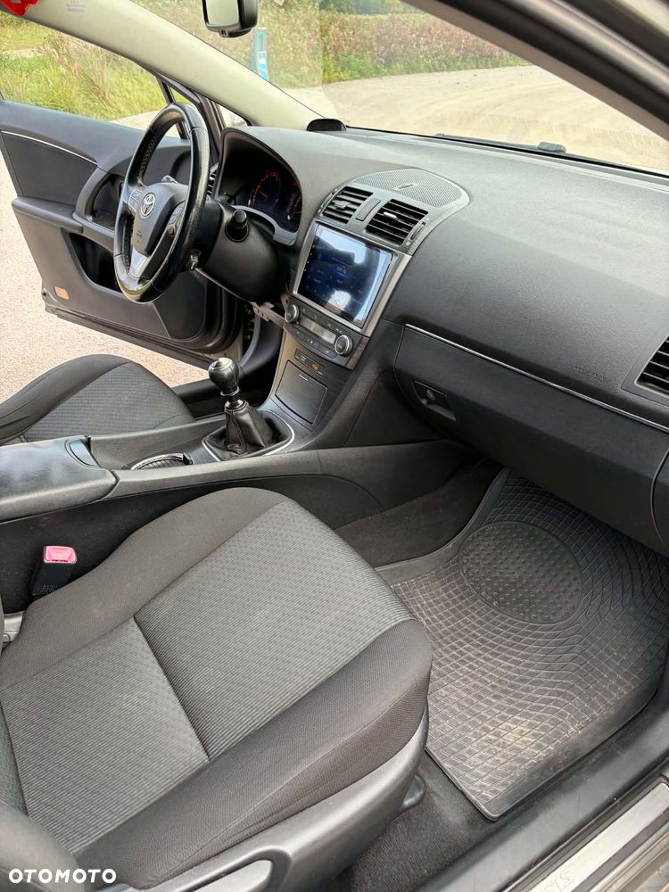 Toyota Avensis - 20