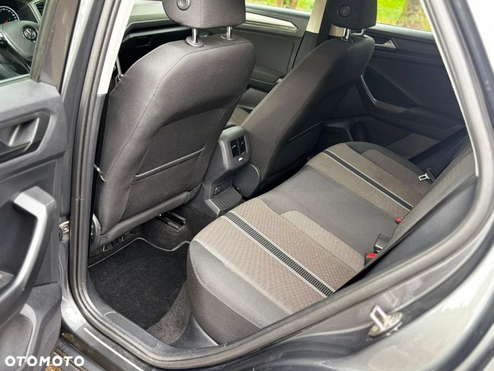 Volkswagen T-Roc - 19