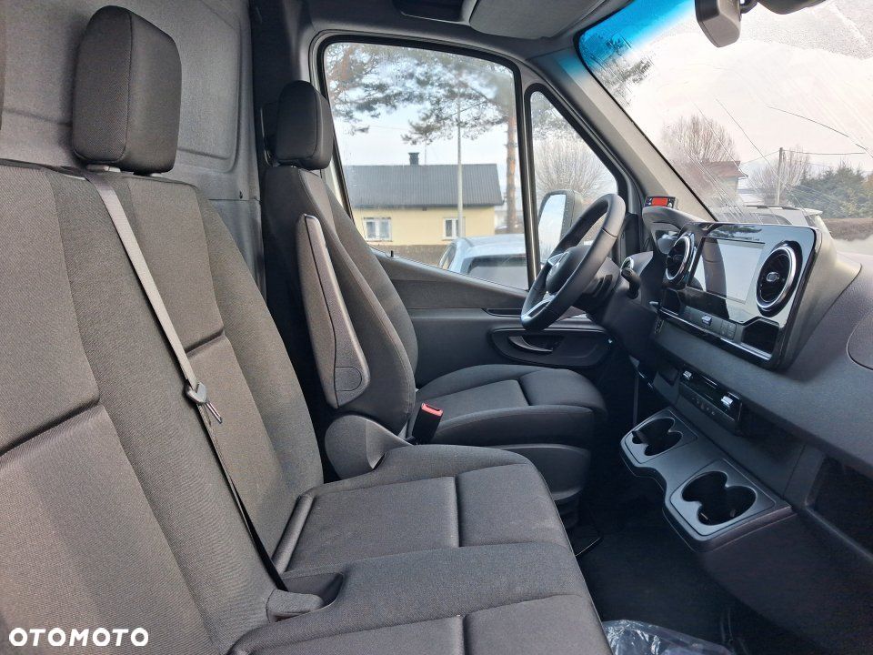 Mercedes-Benz Sprinter - 16